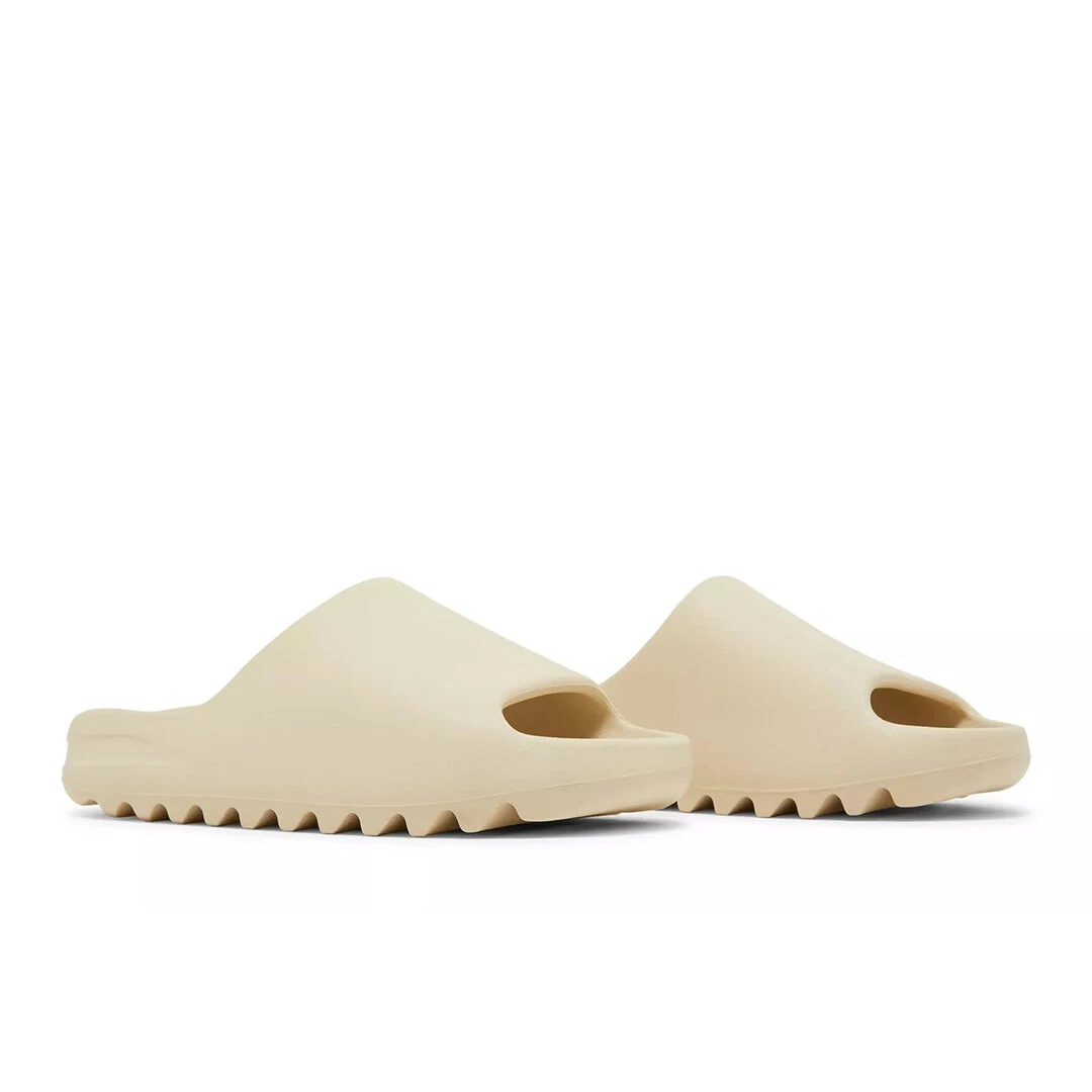 Yeezy Slides - Onyx/Bone/Salt