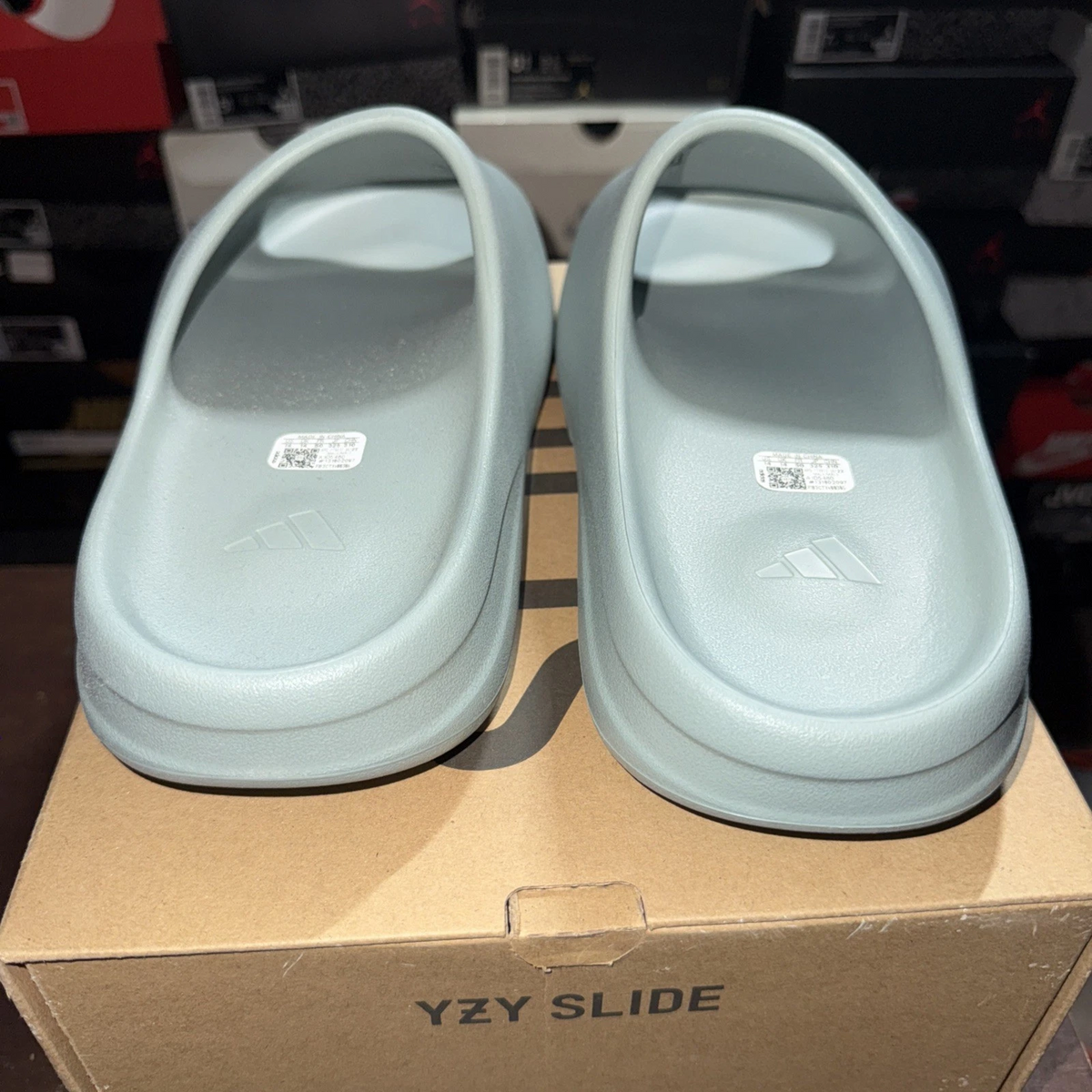 Yeezy Slides - Onyx/Bone/Salt